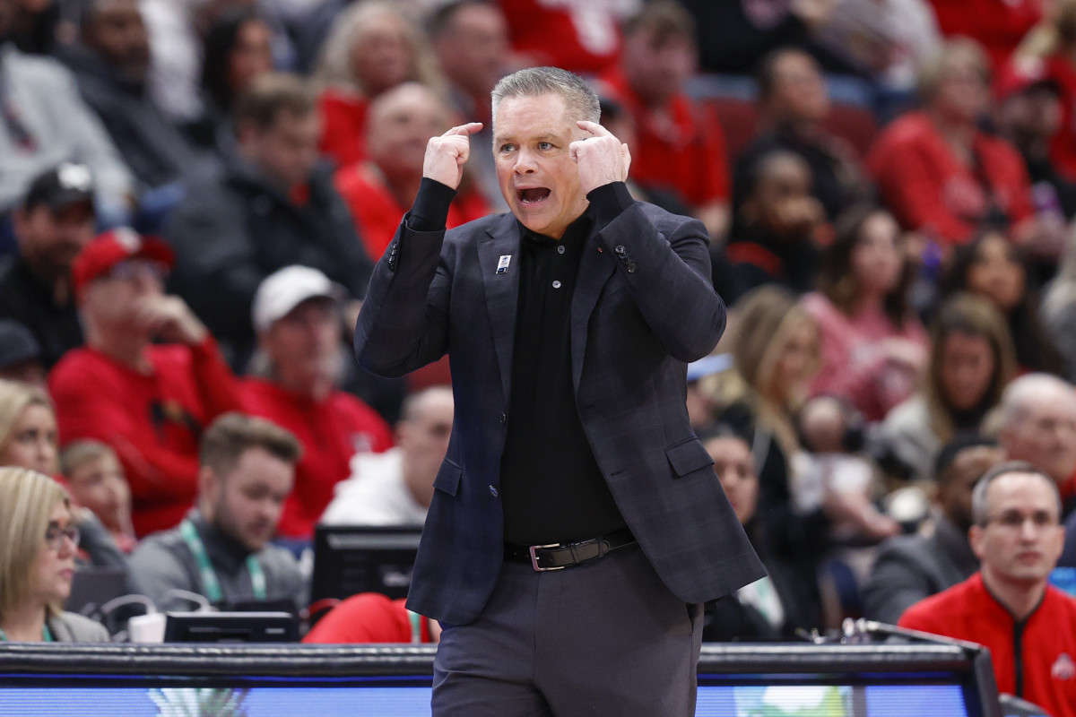 Ohio State Buckeyes head coach Chris Holtmann directs his team against the Wisconsin Badgers during the second half at United Center.